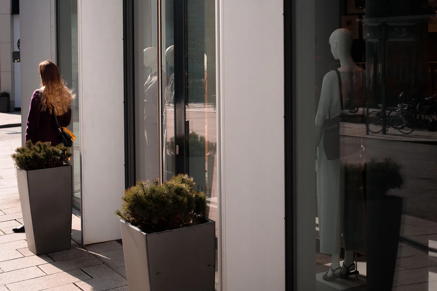 Woman and mannequin heads